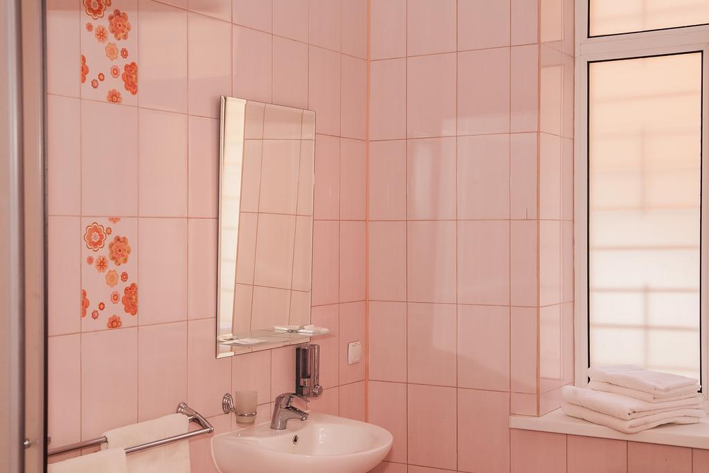 Gubernia Hotel Харков Екстериор снимка